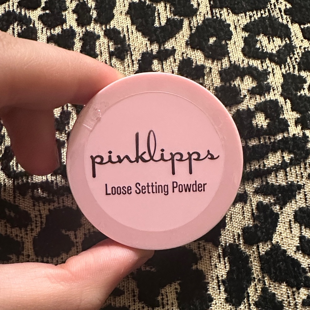 Pinklipps Loose Setting Powder- Brand New Sealed tightly in the shade Banana
